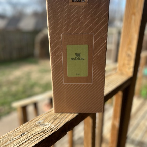 New in box Stanley 40oz - Picture 2 of 2